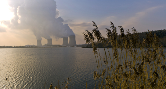 nuclear power station (le Monde)